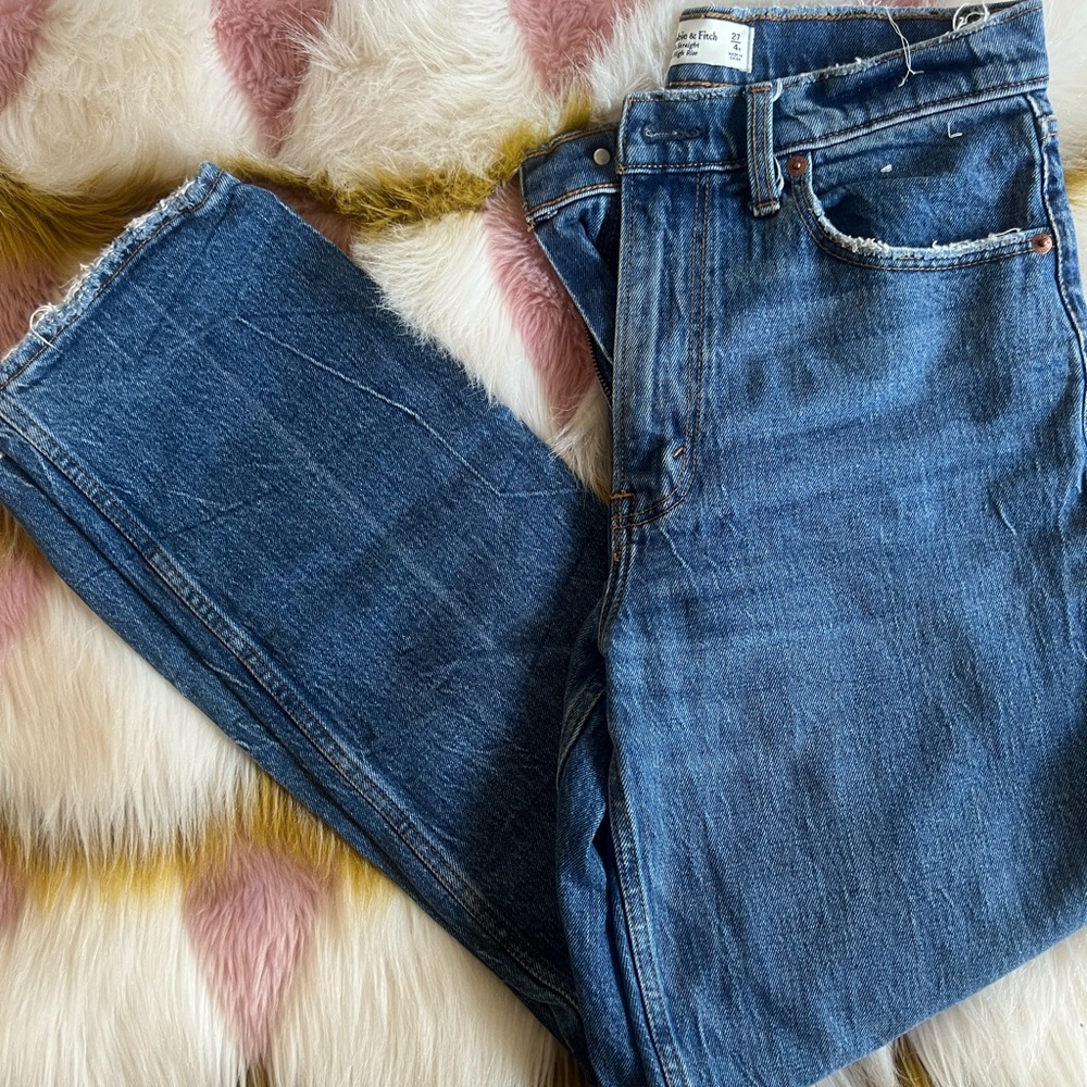 Abercrombie 90s Straight Ultra High Rise, size 27